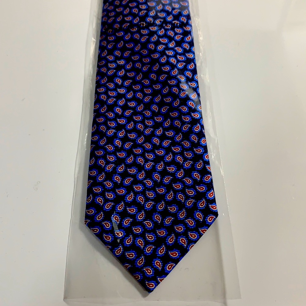 Brand new Ernmenegildo Zegna Men’s Black and Blue Paisley Tie